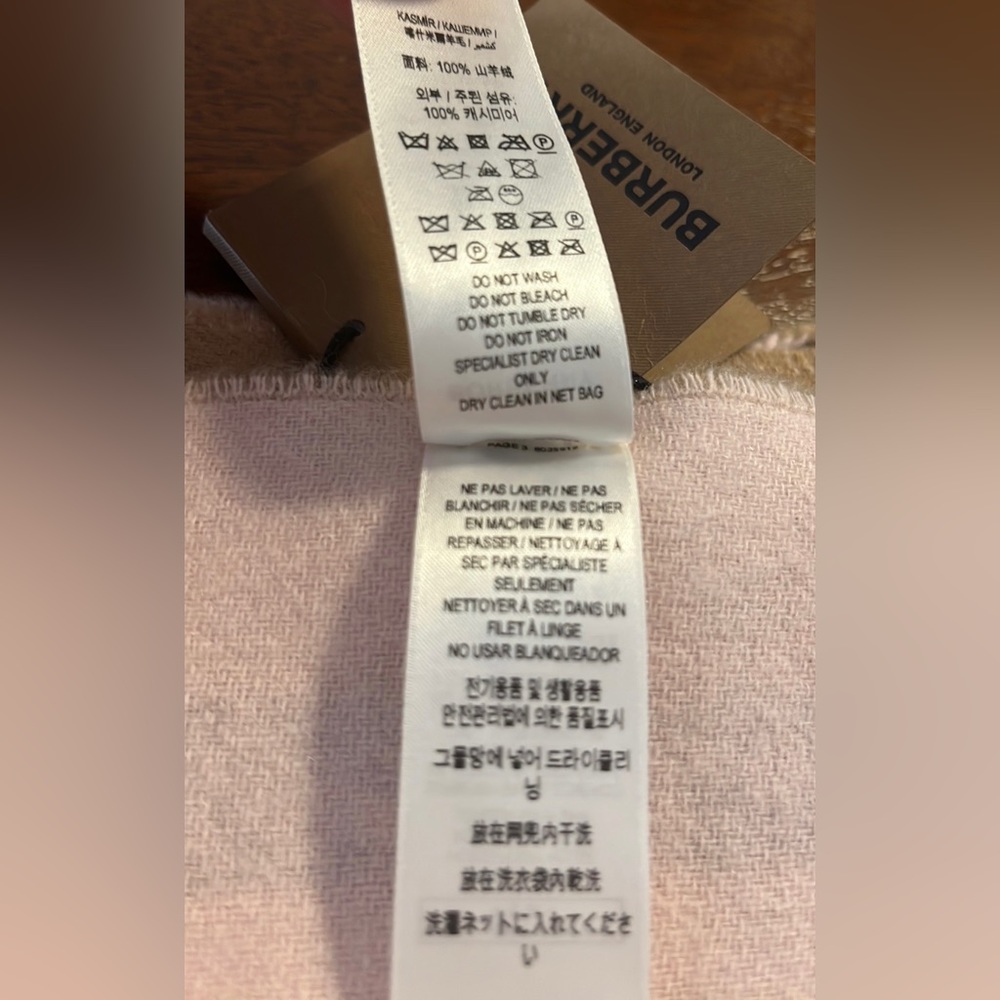 Burberry Reversible Check Cashmere Scarf - Picture 13 of 14